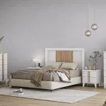 Dormitorio Lisboa en blanco y madera con cabecero, mesitas, sinfonier y cómoda con espejo