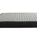 Colchón Be Ecospring en vista frontal con tapa blanca y lateral negro