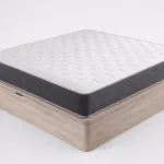 Pack Be Ecospring + canapé Factory: colchón blanco con laterales gris oscuro sobre canapé de madera