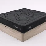 Pack Be Nube + canapé Factory: colchón negro con acolchado geométrico sobre canapé de madera