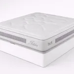 Pack Be Titán + canapé Low: colchón blanco con laterales grises sobre canapé abatible blanco