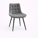 Silla Julia tapizada en gris con respaldo capitoné y patas negras