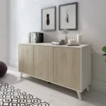Aparador Soto en un salón decorado con cuadros, libros y alfombra geométrica