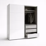 Armario blanco de puertas correderas abierto con ropa colgada y cajones interiores