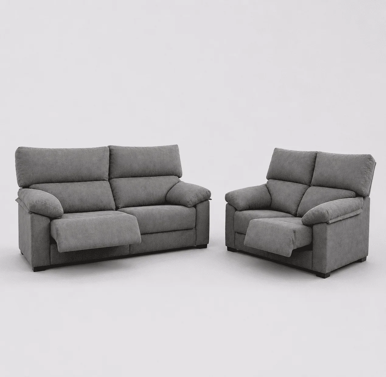 Sofá 3 plz Huelva gris con relax extendido junto a un sillón a juego