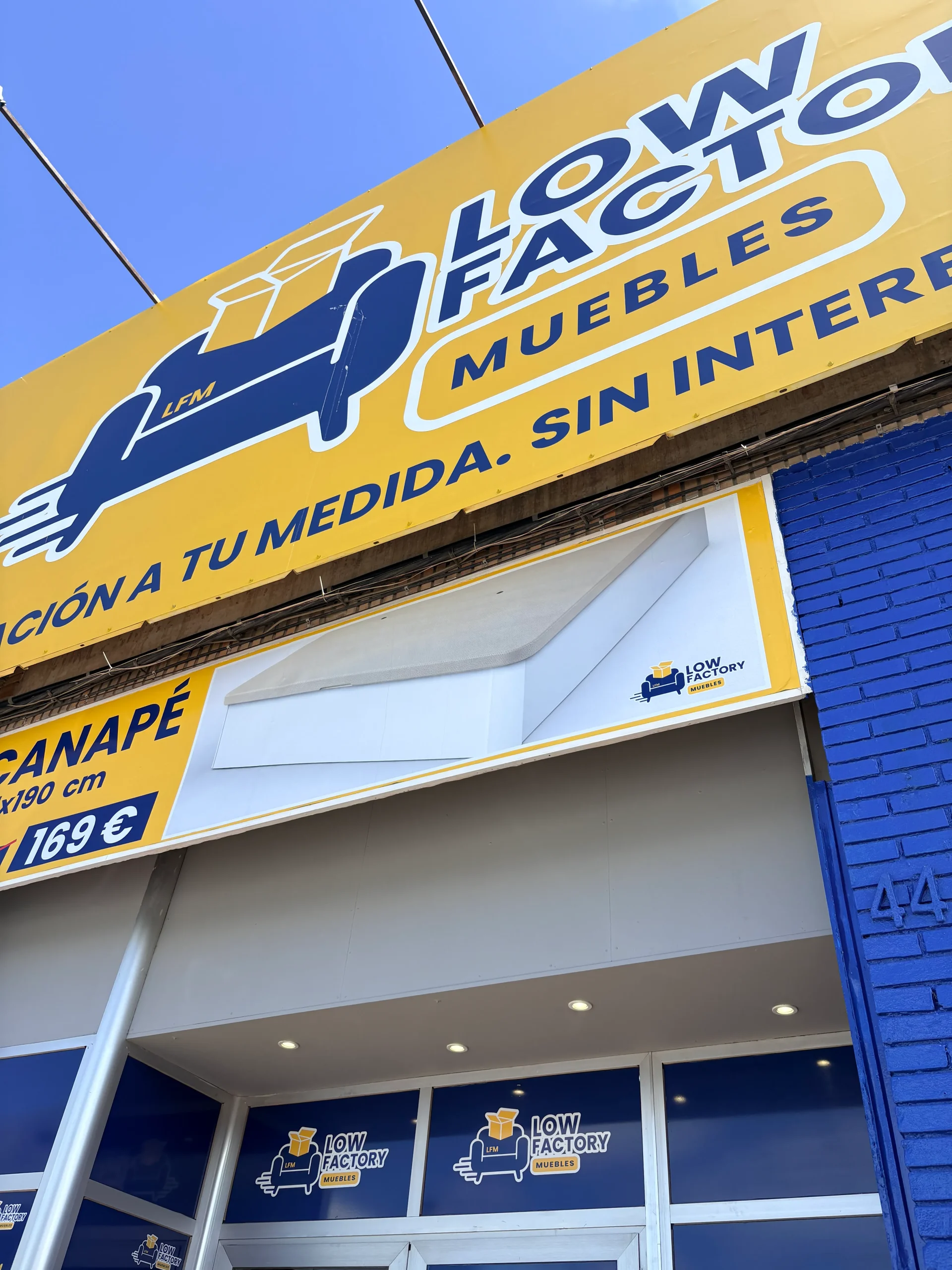 Tienda Low Factory Muebles Málaga 1