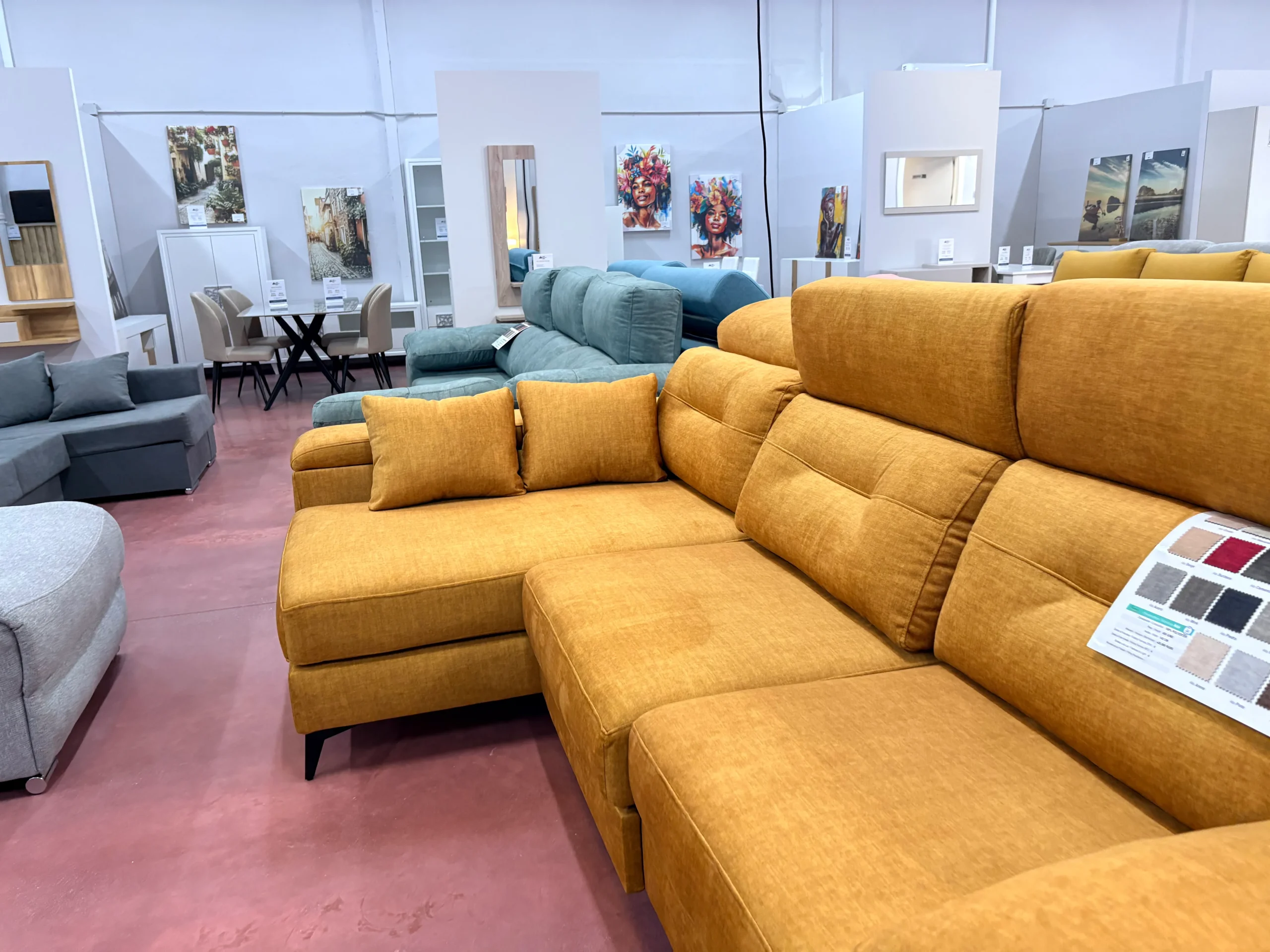 Tienda Low Factory Muebles Málaga 2